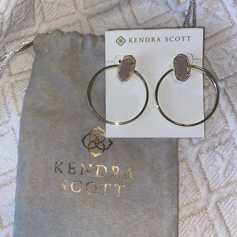 KENDRA SCOTT NWT Mayra Hoops in Gold - Picture 4 of 6